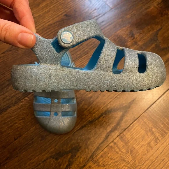 CROCS- Tinted Glass Elsa sparkle kids metallic blue Fisherman closed toe sandals - Picture 11 of 16